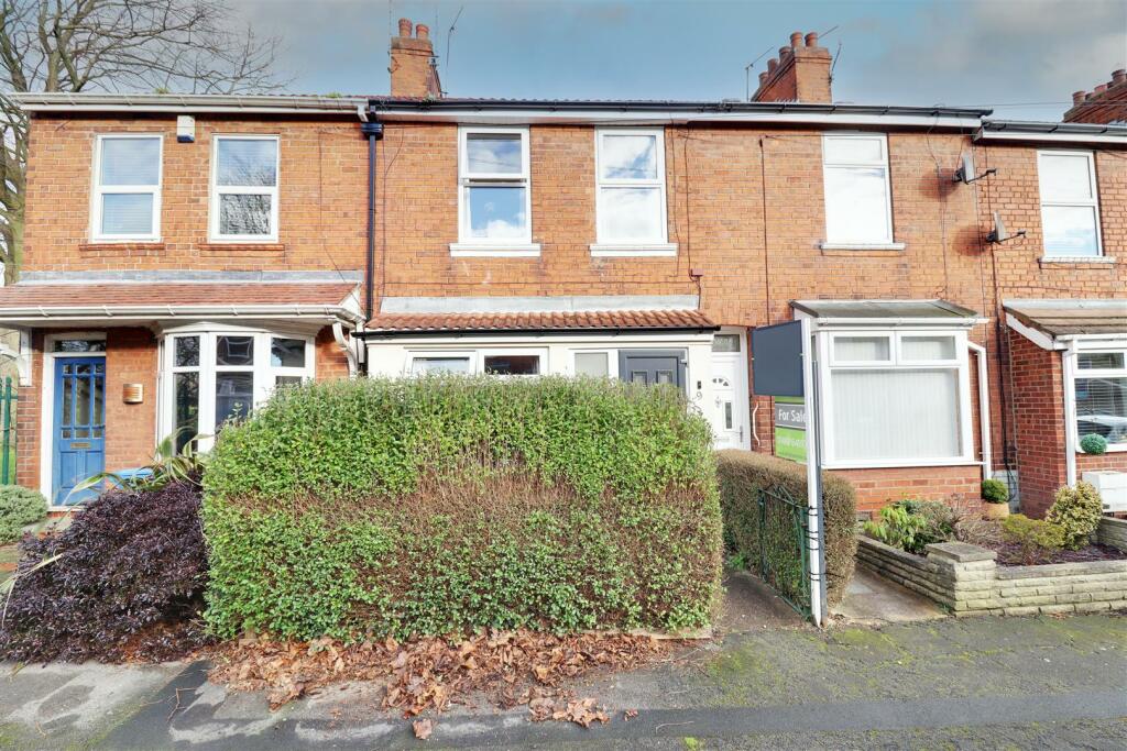 3 bedroom terraced house for sale in Park Avenue, Hessle, HU13