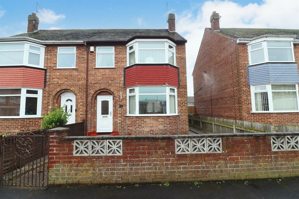 3 bedroom semi-detached house for sale in Ulverston Road, Hull, HU4