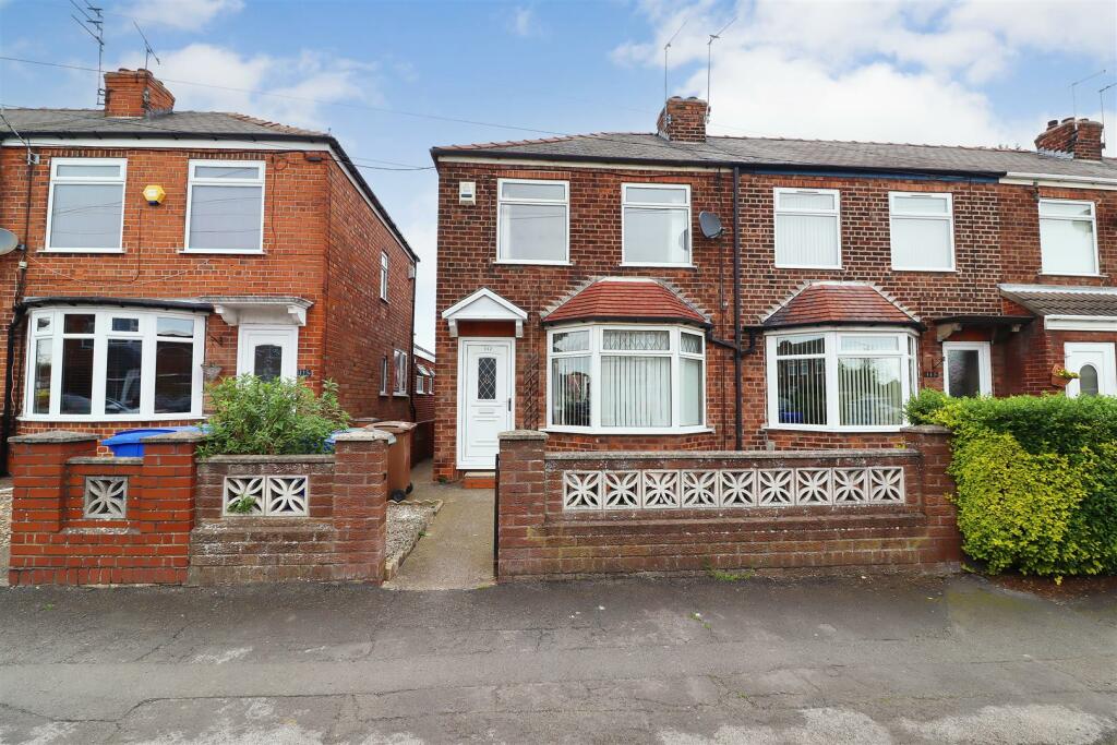 3 bedroom end of terrace house for sale in Richmond Road, Hessle, HU13