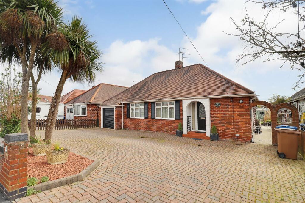 2 bedroom detached bungalow for sale in Birch Drive, Willerby, Hull, HU10