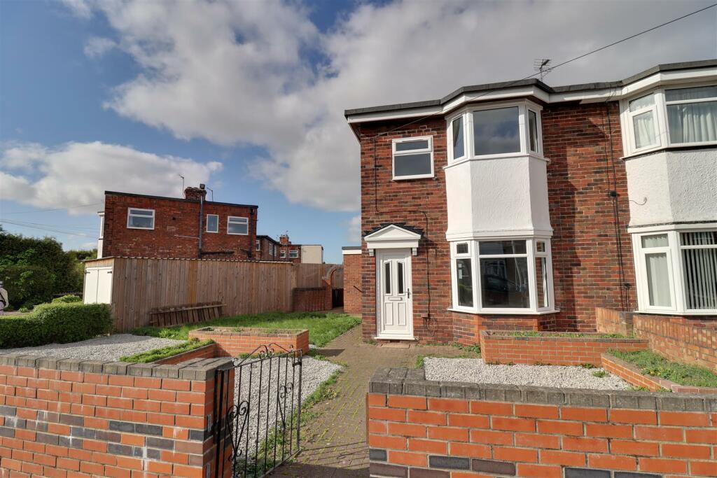 3 bedroom semi-detached house for sale in Malvern Road, Hull, HU5
