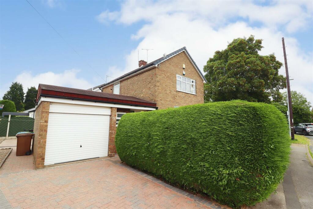 3 bedroom detached house for sale in Road, Hessle, HU13