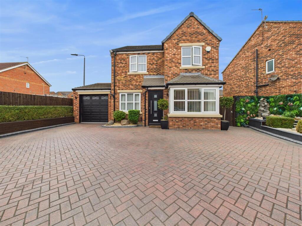 Main image of property: Coxwold Grove, Hull