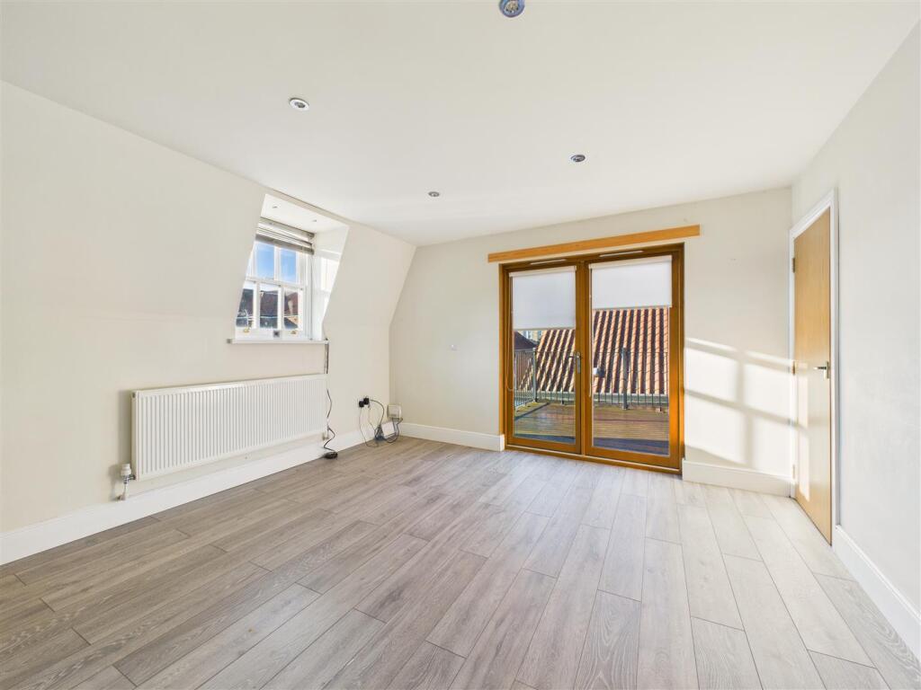 Main image of property: High Street, Central Hull