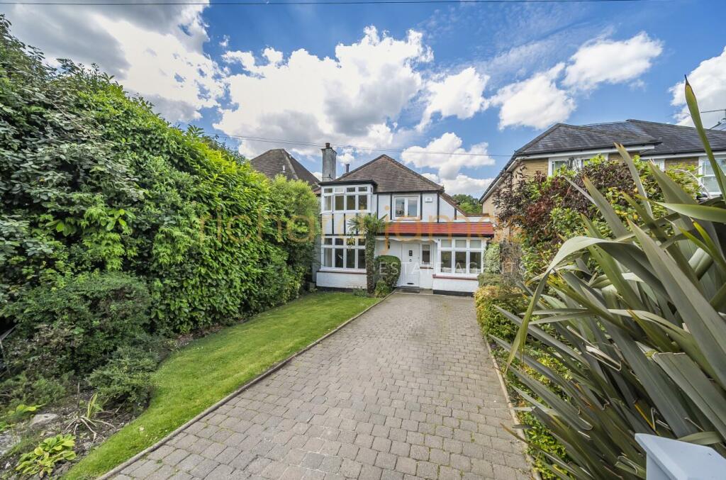 4 bedroom detached house for sale in Gate Lane, Arkley, EN5