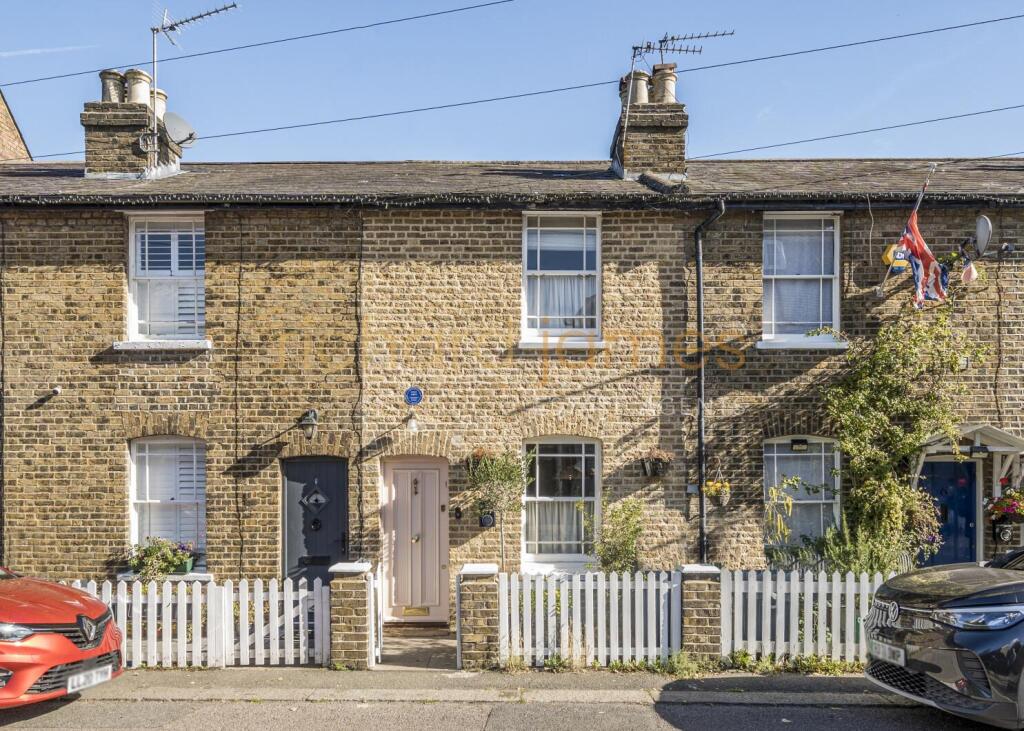 Main image of property: High Street, London, NW7