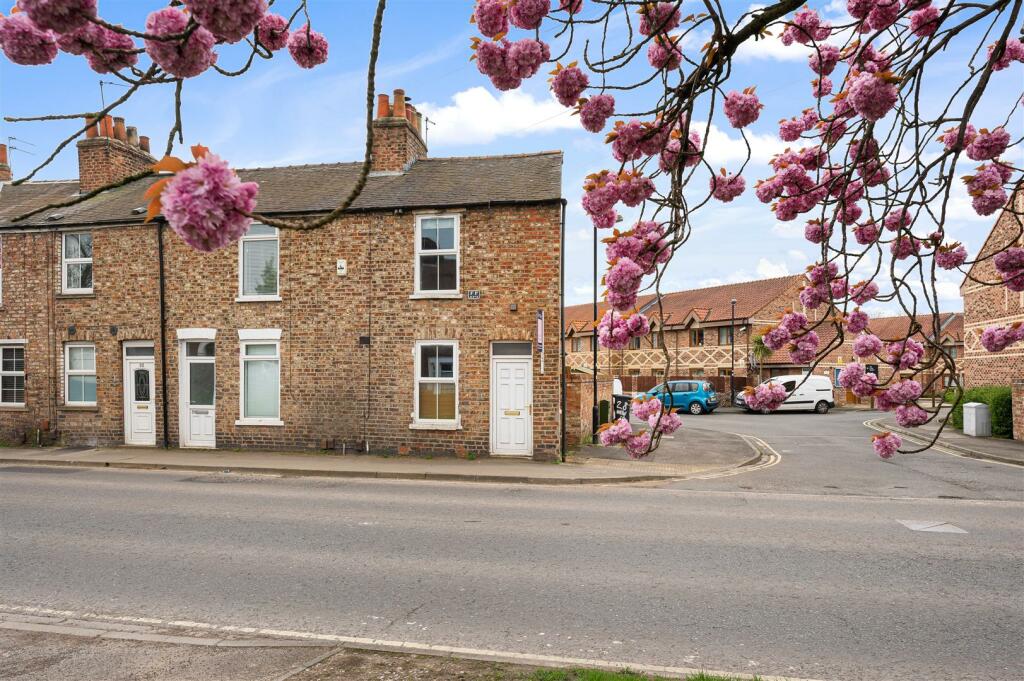 2 bedroom end of terrace house for sale in Heworth Road, York YO31 0AD