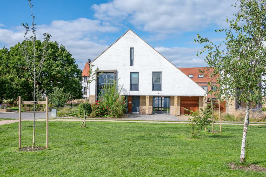 5 bedroom detached house for sale in Seebohm Mews, Derwenthorpe, York