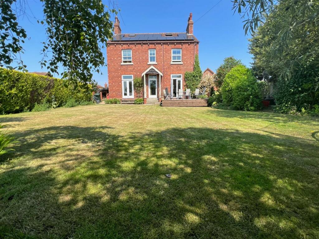 6 bedroom detached house for sale in Cawood Road, Wistow, YO8 3XB, YO8