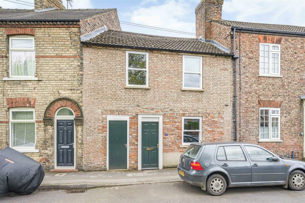 2 bedroom terraced house for sale in School Lane, Fulford, York, YO10