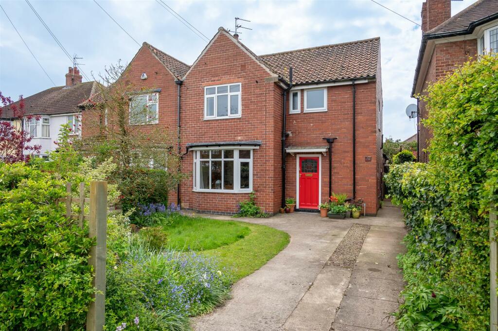 4 bedroom semidetached house for sale in Heslington Lane, Fulford