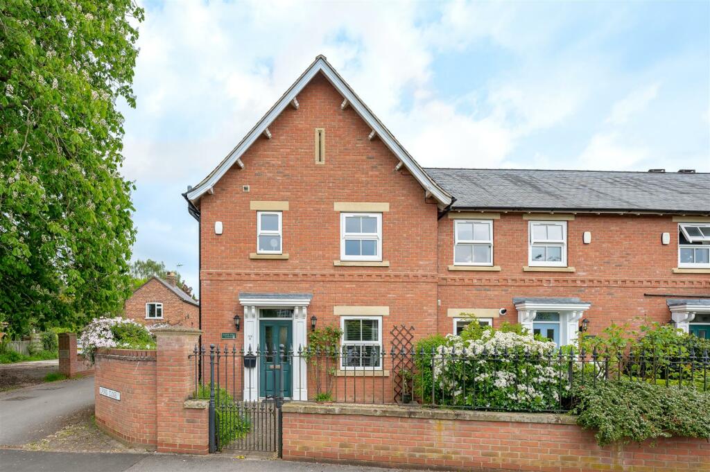 2 bedroom end of terrace house for sale in Strensall Road, Earswick