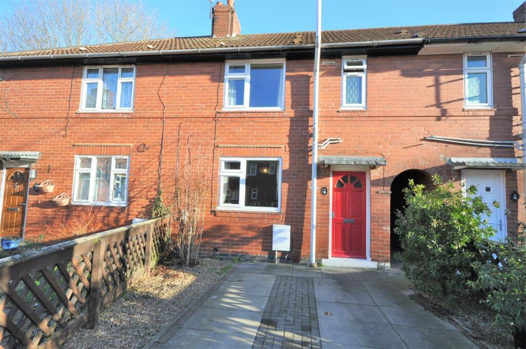 3 bedroom terraced house for sale in Kirkham Avenue, Off Huntington