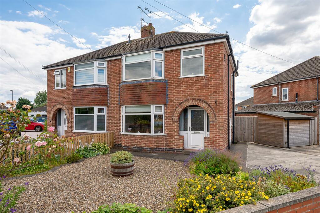 3 bedroom semidetached house for sale in Howard Drive, Rawcliffe, York