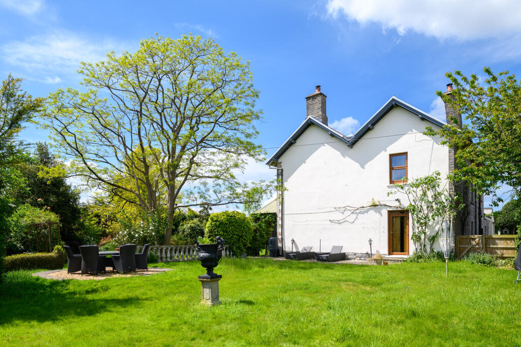 4 bedroom detached house for sale in Bath Road, Ashcott, TA7