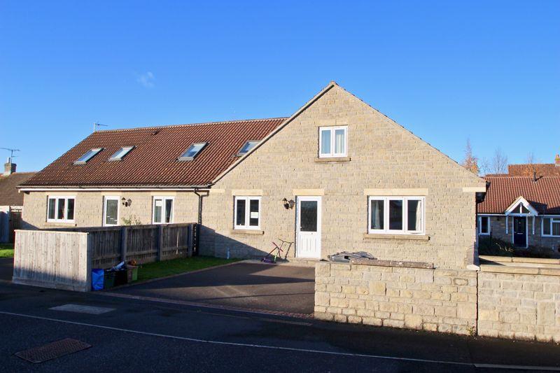4 bedroom semidetached bungalow for sale in Leigh Furlong Road, Street