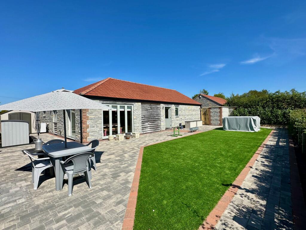 2 bedroom link detached house for sale in Swallow Barn Tuckers Lane