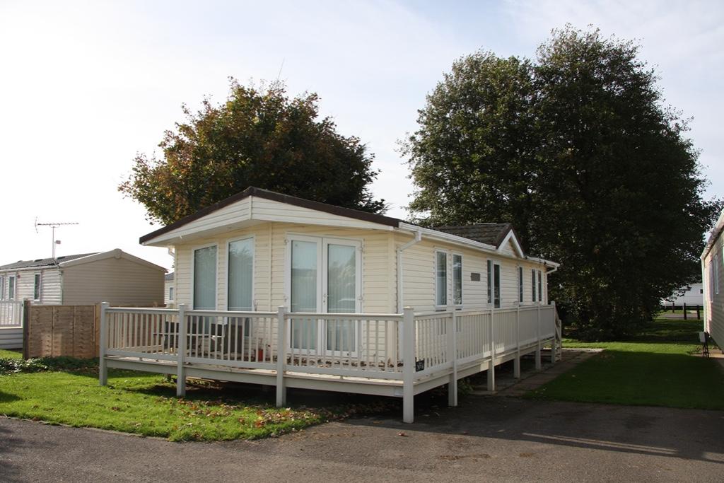 2 bedroom lodge for sale in Manor Park Holiday Village Manor Road