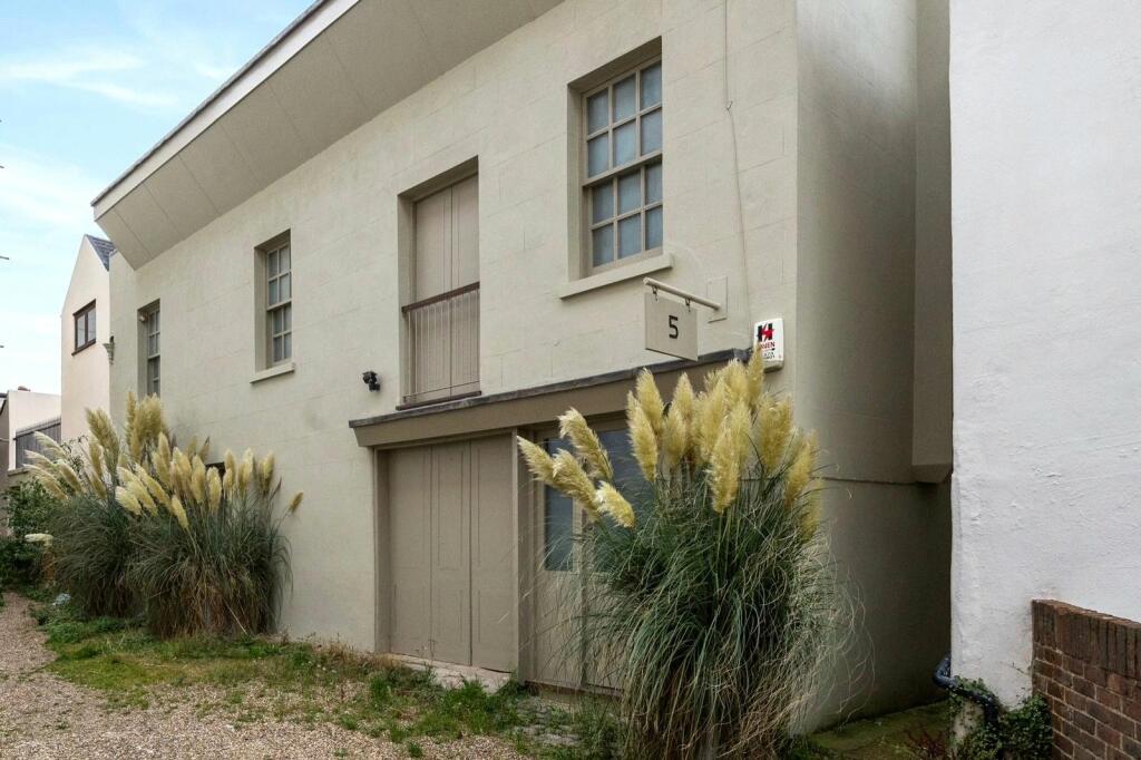 2 bedroom link detached house for sale in Alice Close, Hove, East