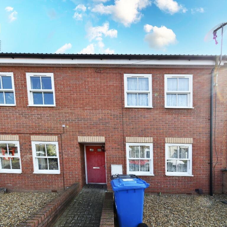 2 bedroom terraced house for rent in Gladstone Street, Norwich, NR2