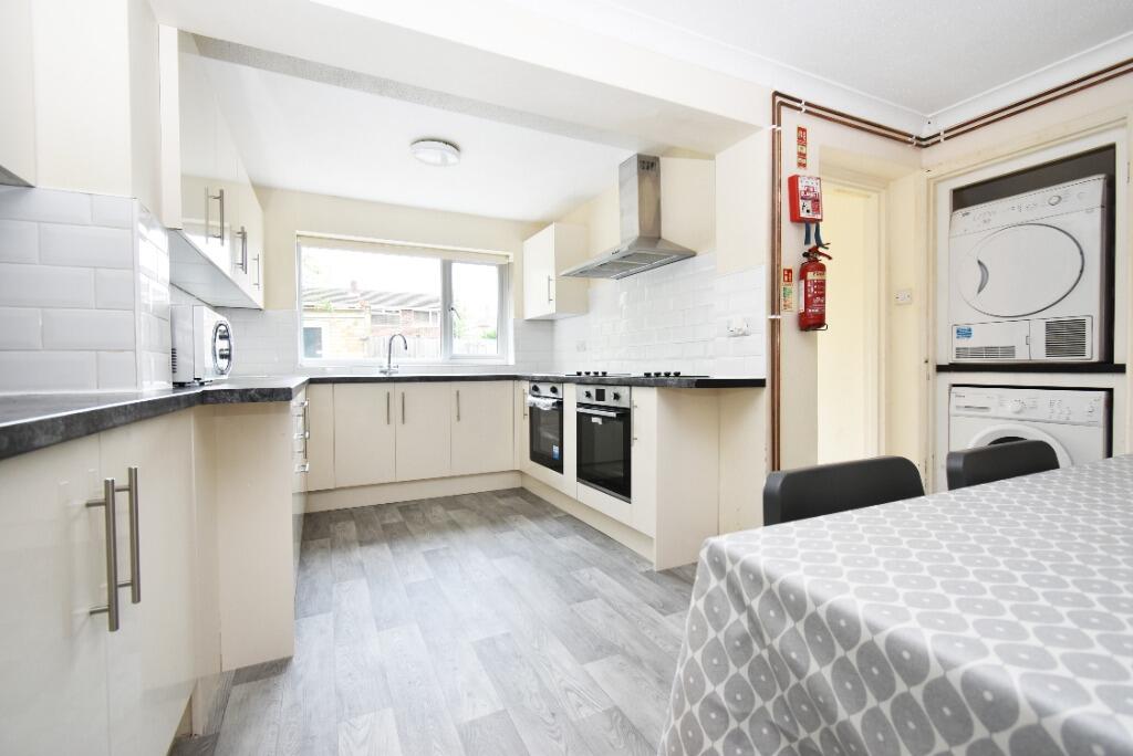 6 bedroom semidetached house for rent in Leng Crescent, Norwich, NR4