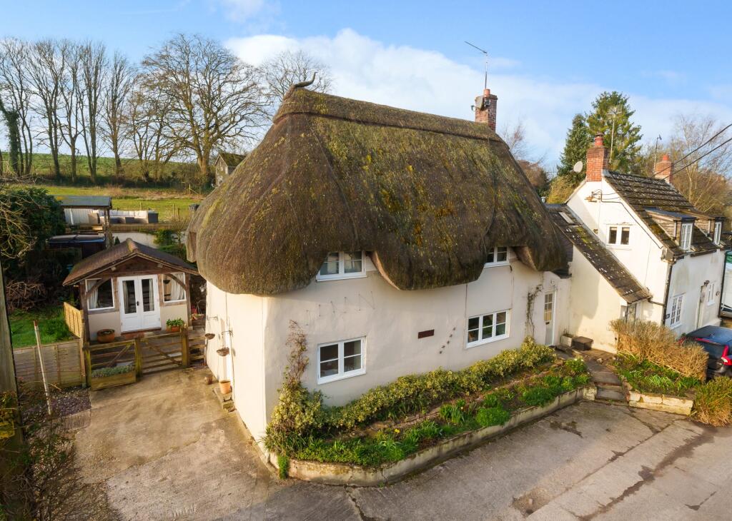 4 bedroom cottage for sale in Salisbury, SP2