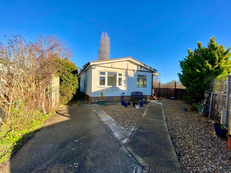 1 bedroom park home for sale in Pavenham Park, Pavenham , MK43