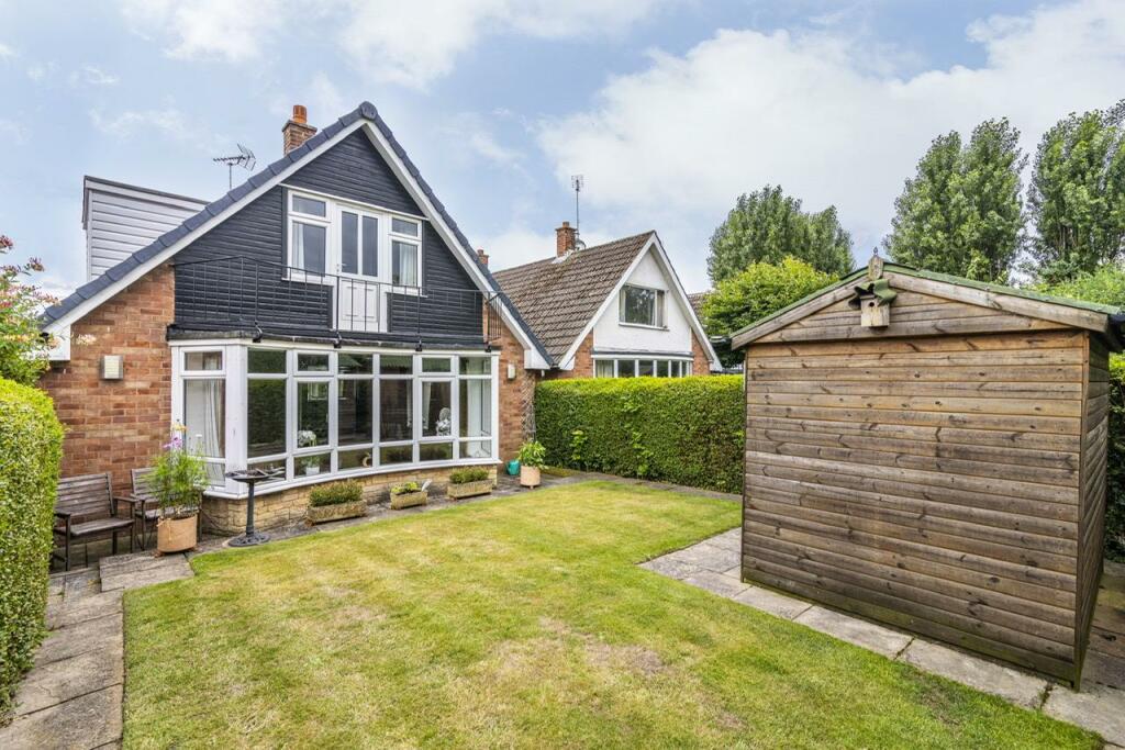 3 bedroom detached house for sale in Ridgeway Close, Farnsfield, Newark