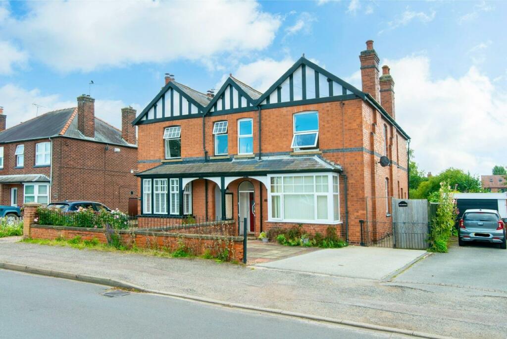 4 bedroom semidetached house for sale in Broomfield Lane, Farnsfield, NG22