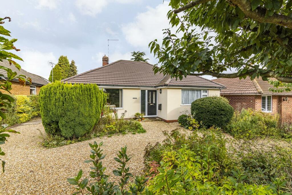 3 bedroom detached bungalow for sale in Far Back Lane, Farnsfield, NG22