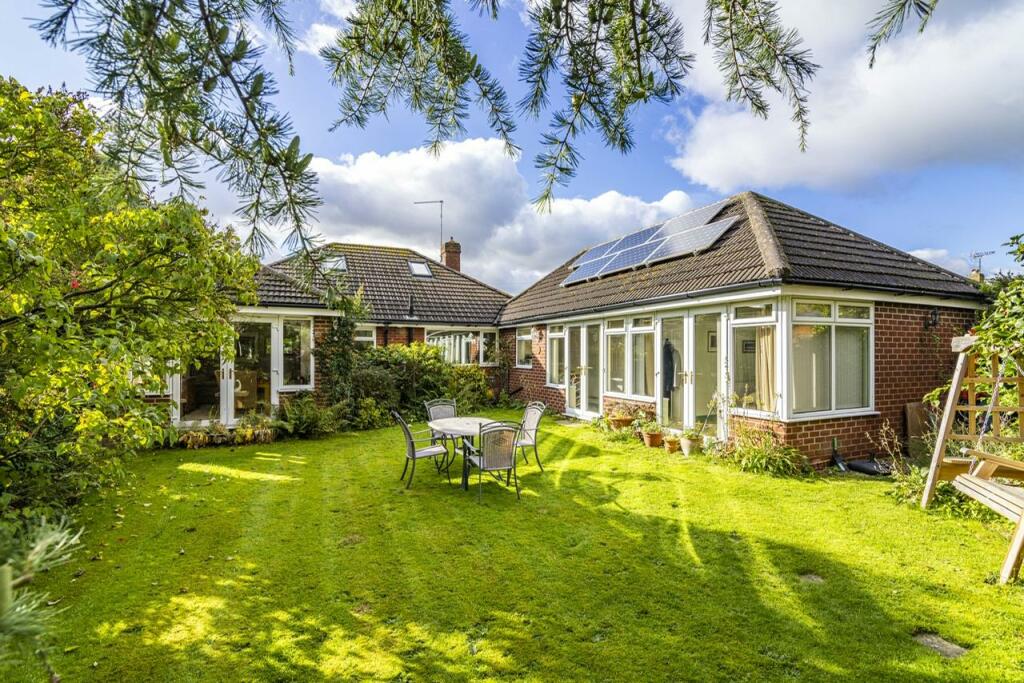 3 bedroom detached bungalow for sale in Far Back Lane, Farnsfield, NG22