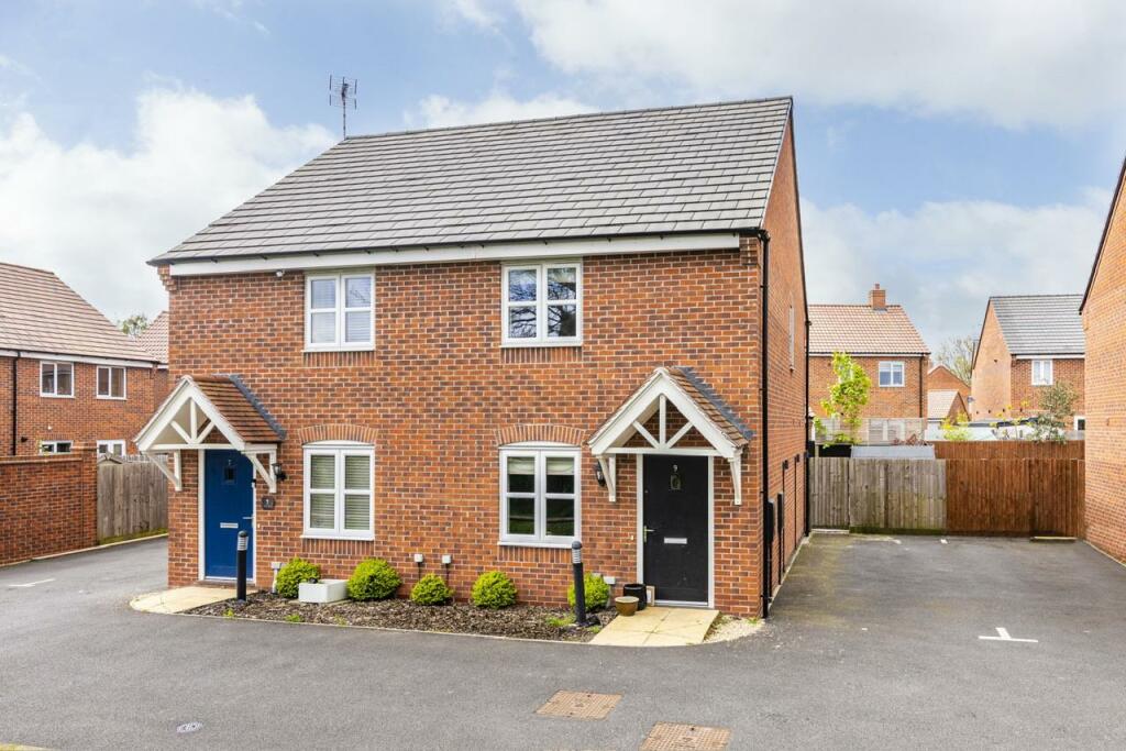 2 bedroom semidetached house for sale in Hawthorn Drive, Farnsfield, NG22