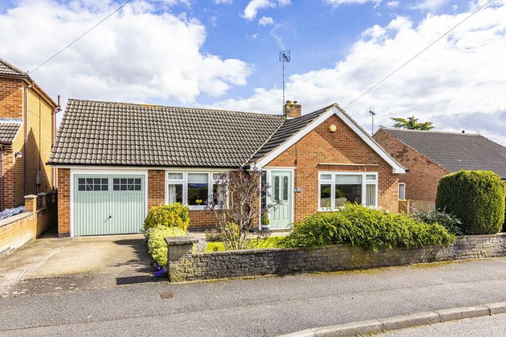 2 bedroom detached bungalow for sale in The Ridgeway, Farnsfield