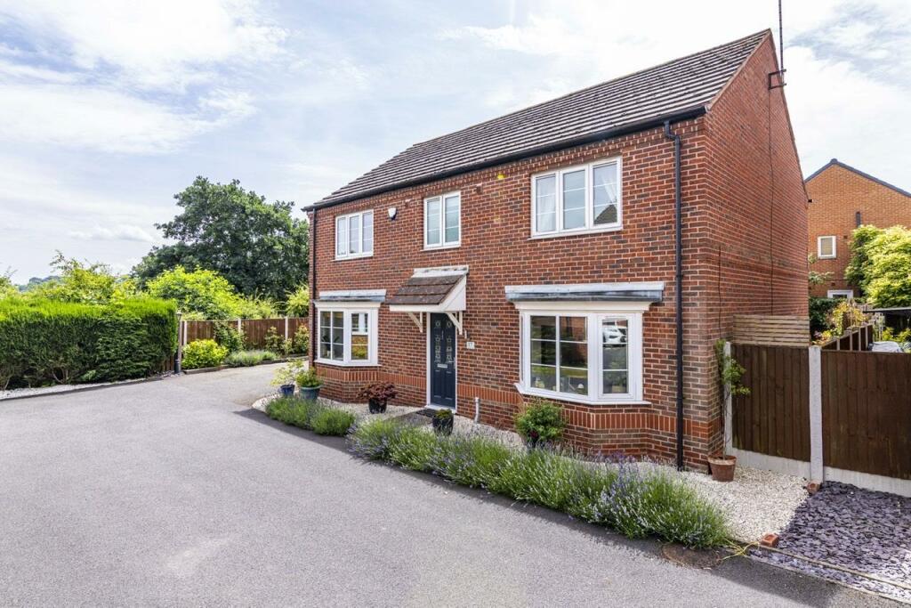 4 bedroom detached house for sale in Powell Court, Farnsfield, NG22