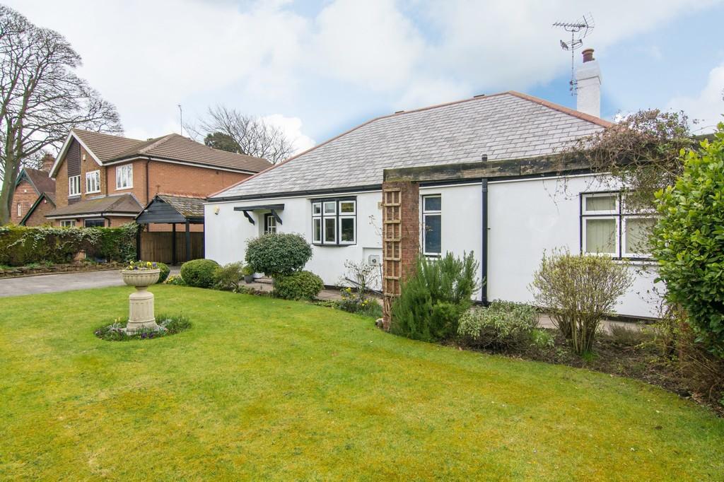 3 bedroom detached bungalow for sale in Station Lane, Farnsfield, NG22