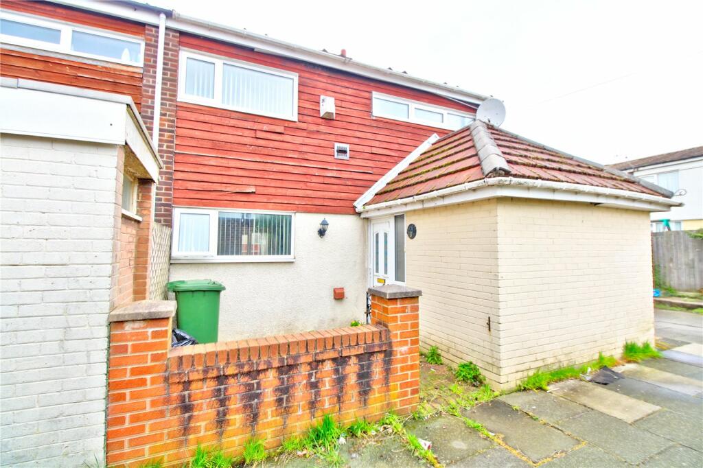 3 bedroom end of terrace house for sale in Red Lomes, Netherton
