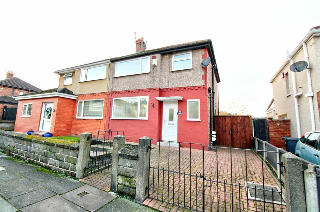 3 bedroom semidetached house for sale in Parkfield Avenue, Netherton