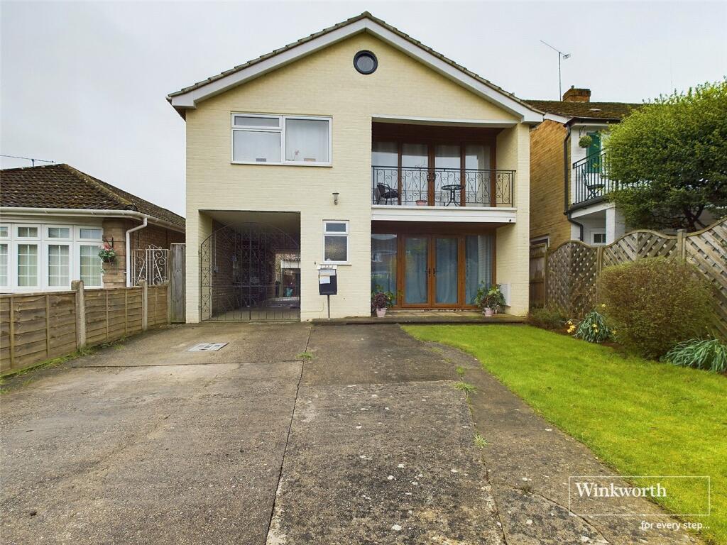 5 bedroom detached house for sale in Wintringham Way, Purley on Thames, Reading, Berkshire, RG8