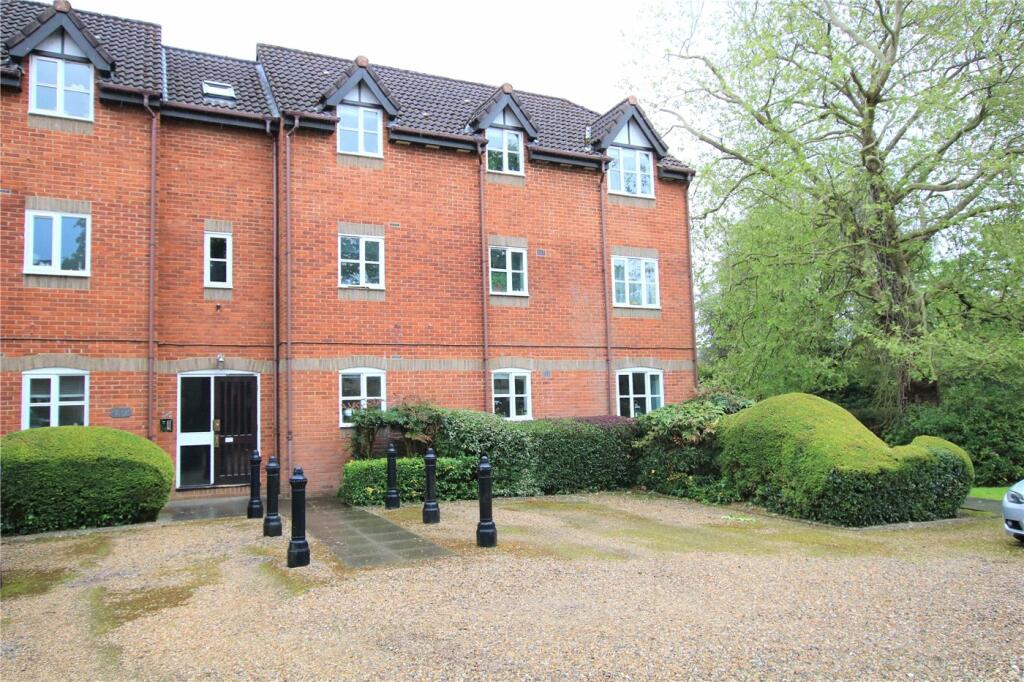 2 bedroom apartment for sale in Ashdown House, Rembrandt Way, Reading, RG1