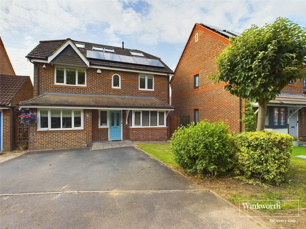 5 bedroom detached house for sale in Woodcock Court, Three Mile Cross, Reading, Berkshire, RG7