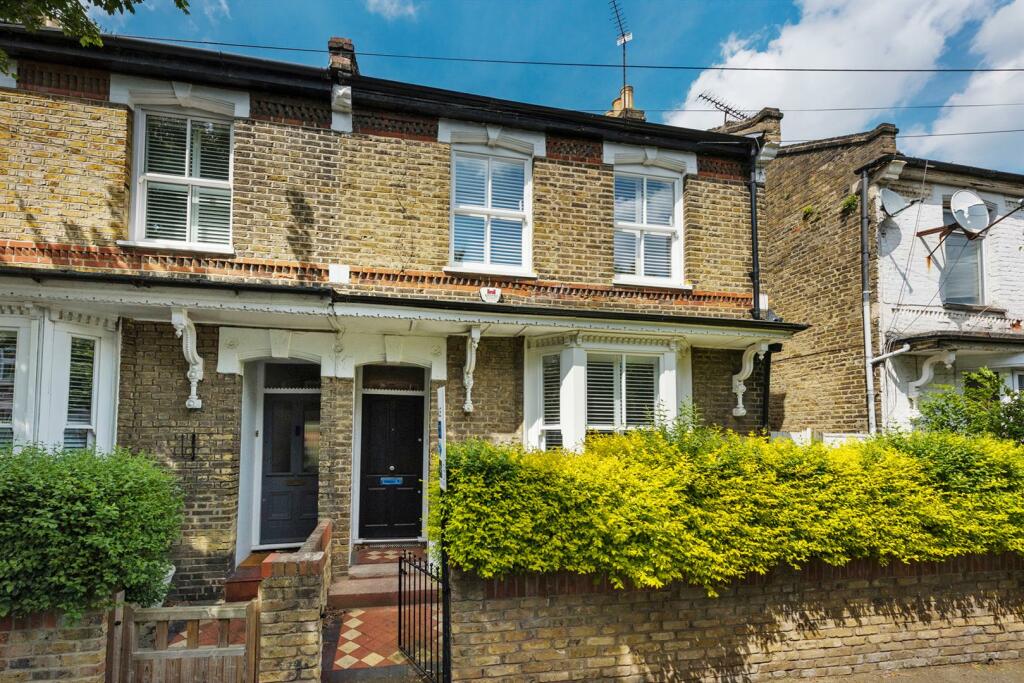 3 bedroom semidetached house for sale in Park Grove Road, Leytonstone