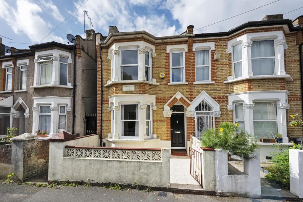 3 bedroom end of terrace house for sale in Dawlish Road, Leyton, London
