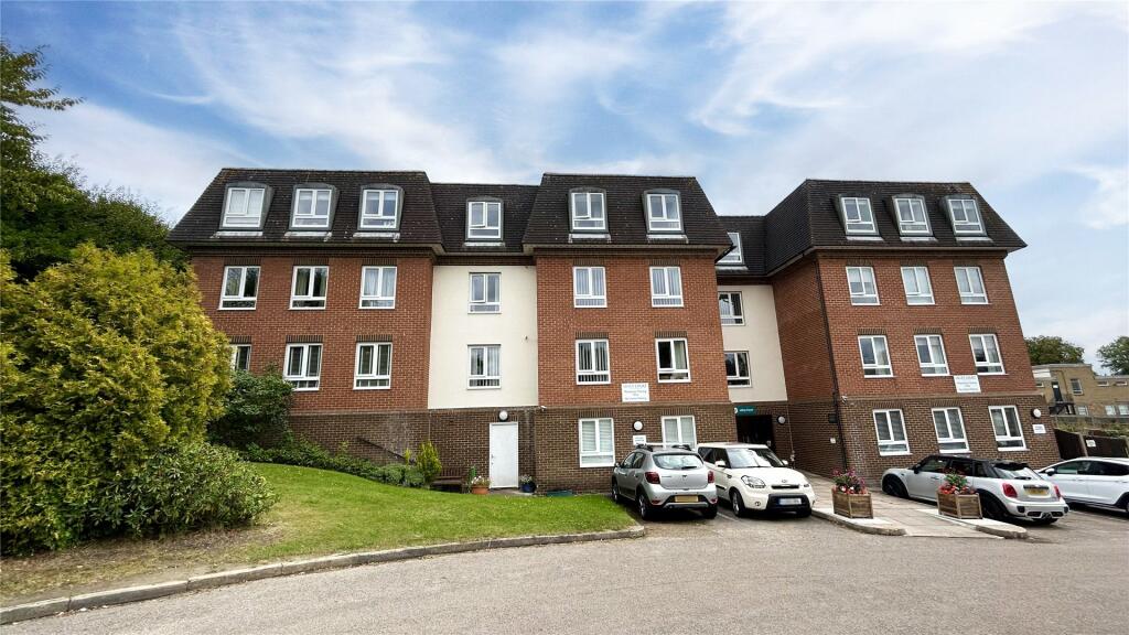 2 bedroom apartment for sale in Heath Hill Road South, Crowthorne