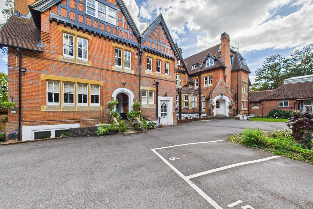 Main image of property: Longdown Lodge, Crowthorne Road, Sandhurst, Berkshire, GU47