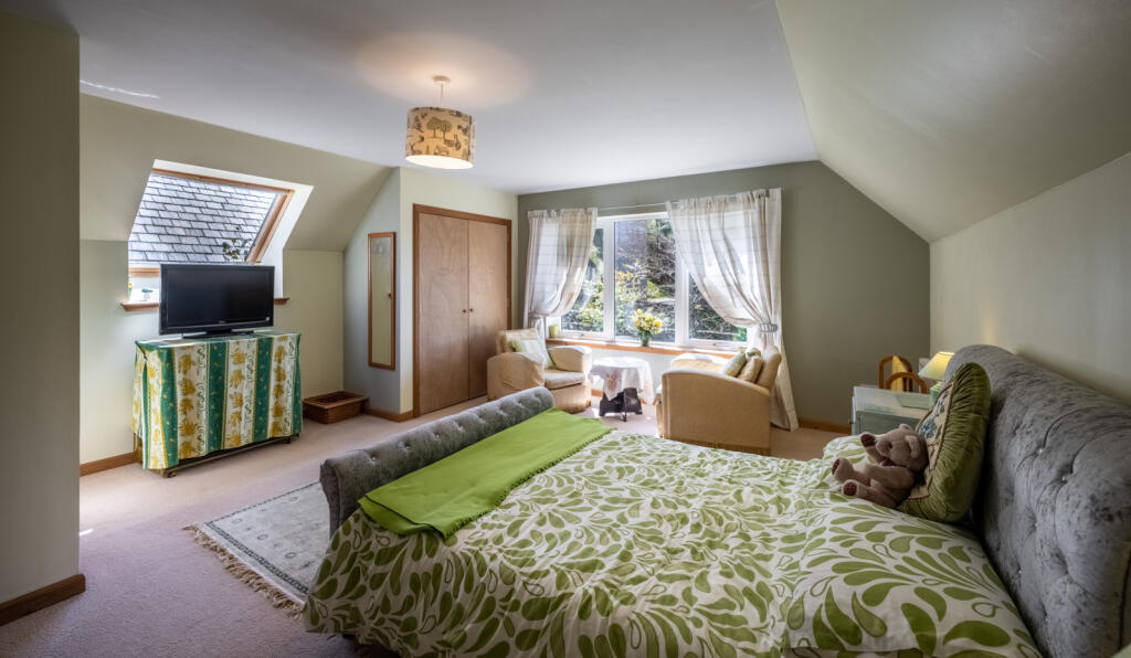 7 bedroom detached house for sale in Dalnahoyn, Tomatin, Inverness, IV13