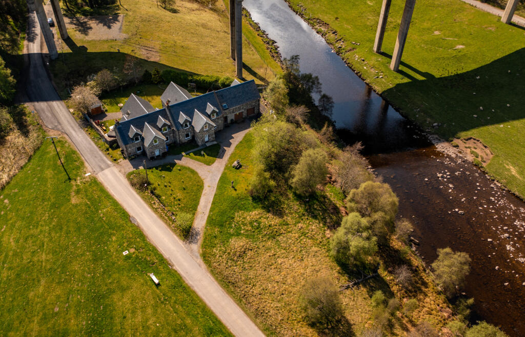 7 bedroom detached house for sale in Dalnahoyn, Tomatin, Inverness, IV13