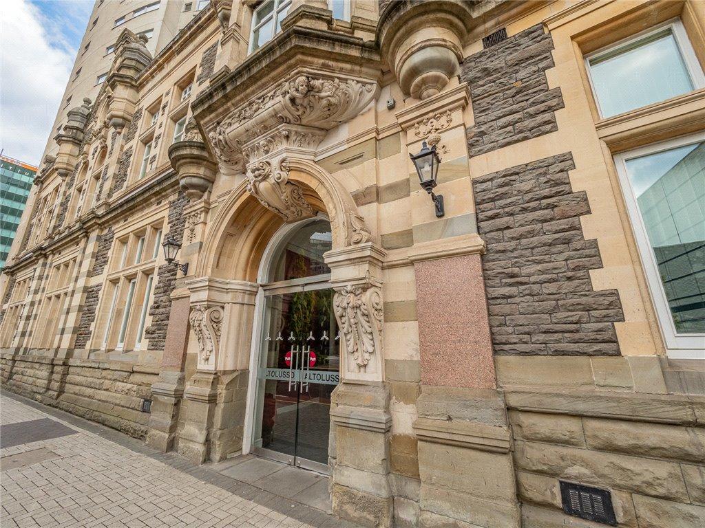 1 bedroom apartment for sale in Altolusso, Bute Terrace, Cardiff City