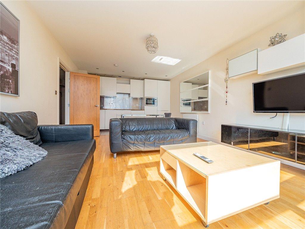 1 bedroom apartment for sale in Altolusso, Bute Terrace, Cardiff City