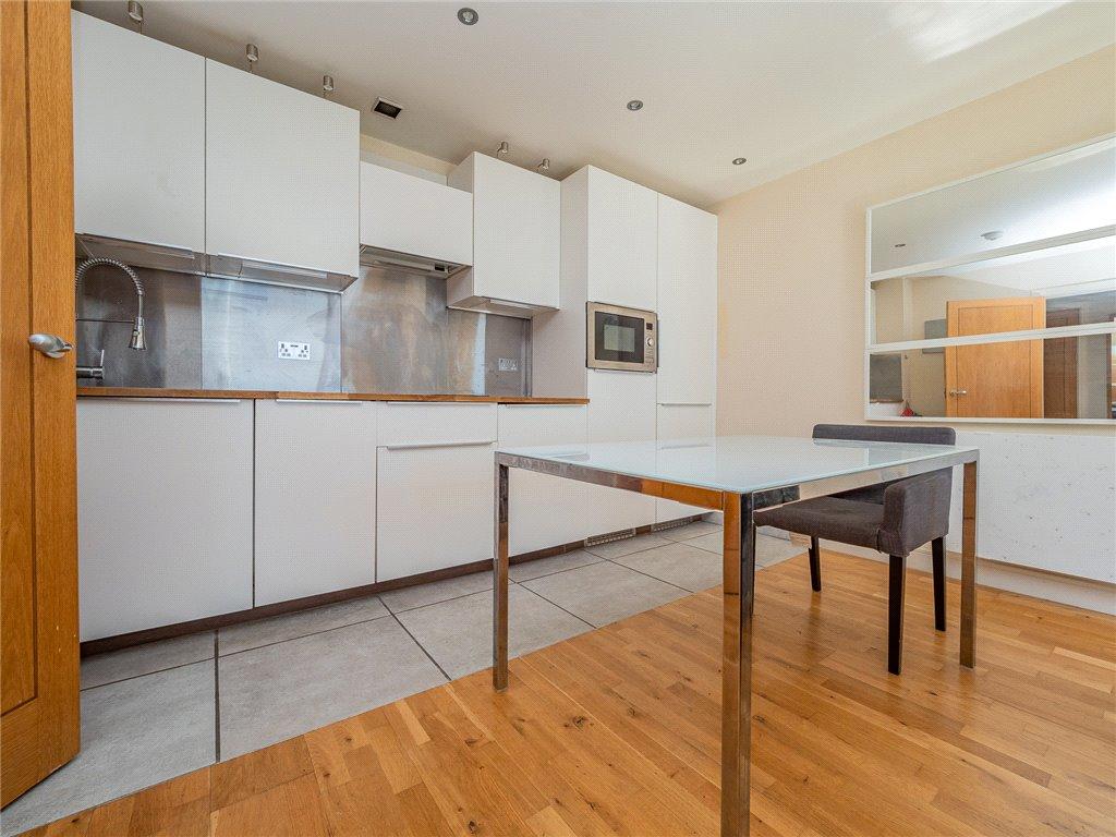1 bedroom apartment for sale in Altolusso, Bute Terrace, Cardiff City