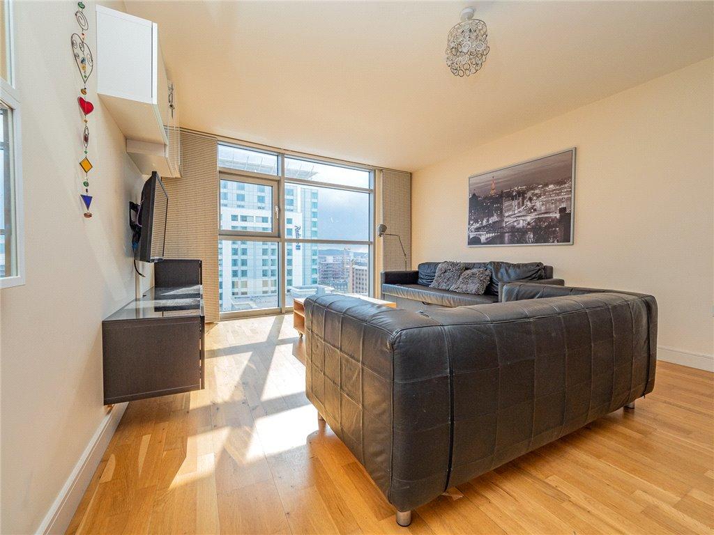 1 bedroom apartment for sale in Altolusso, Bute Terrace, Cardiff City